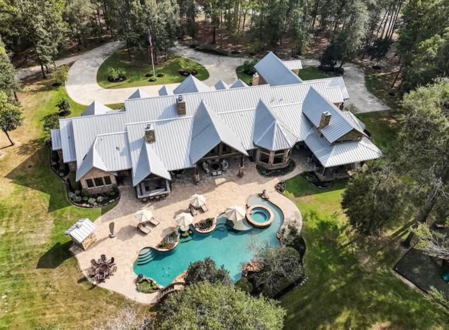 Luxury pool in Lake Livingston